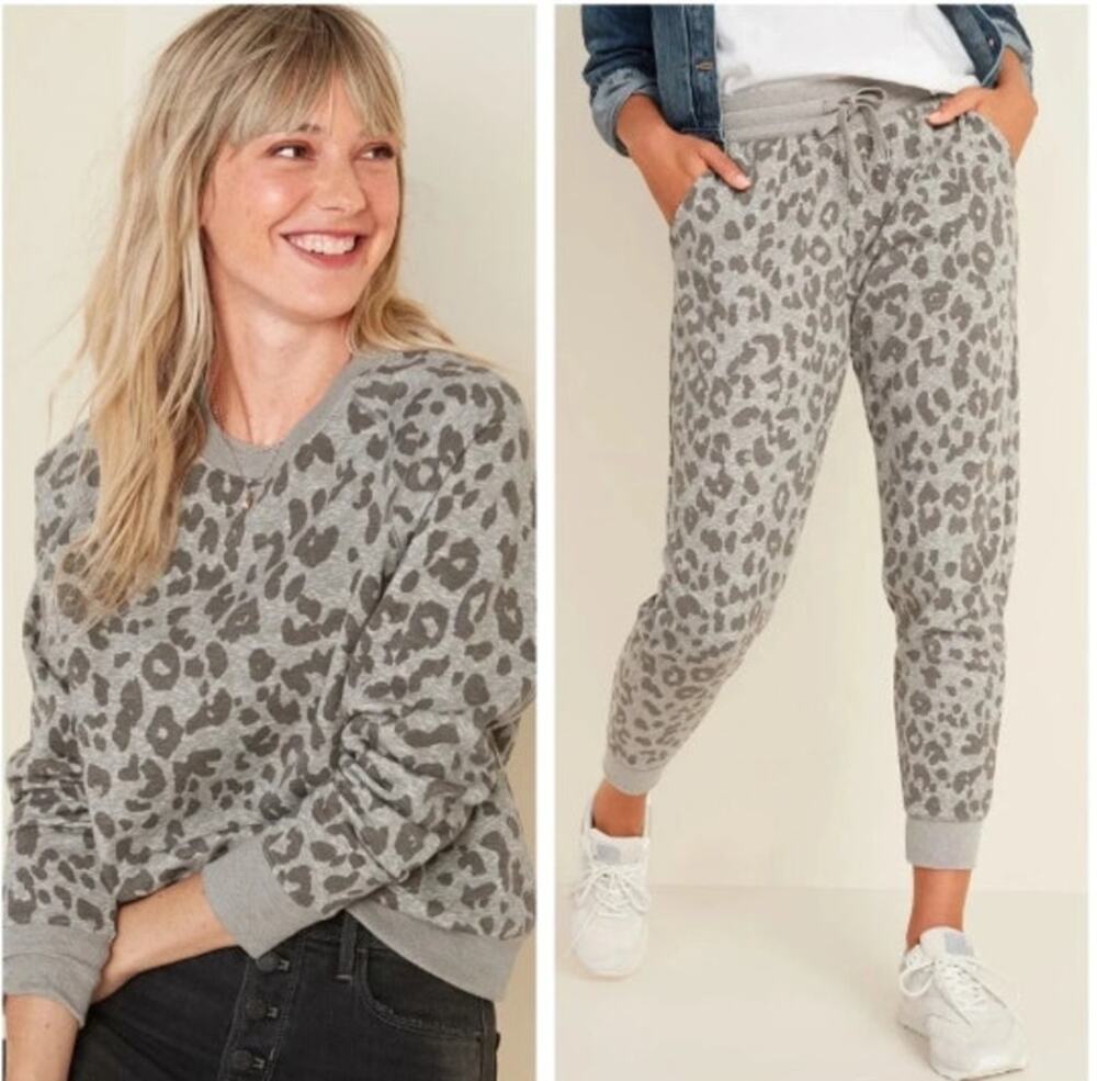 Old Navy Vintage Crewneck Sweatshirt & Jogger SET in SNOW LEOPARD (S)